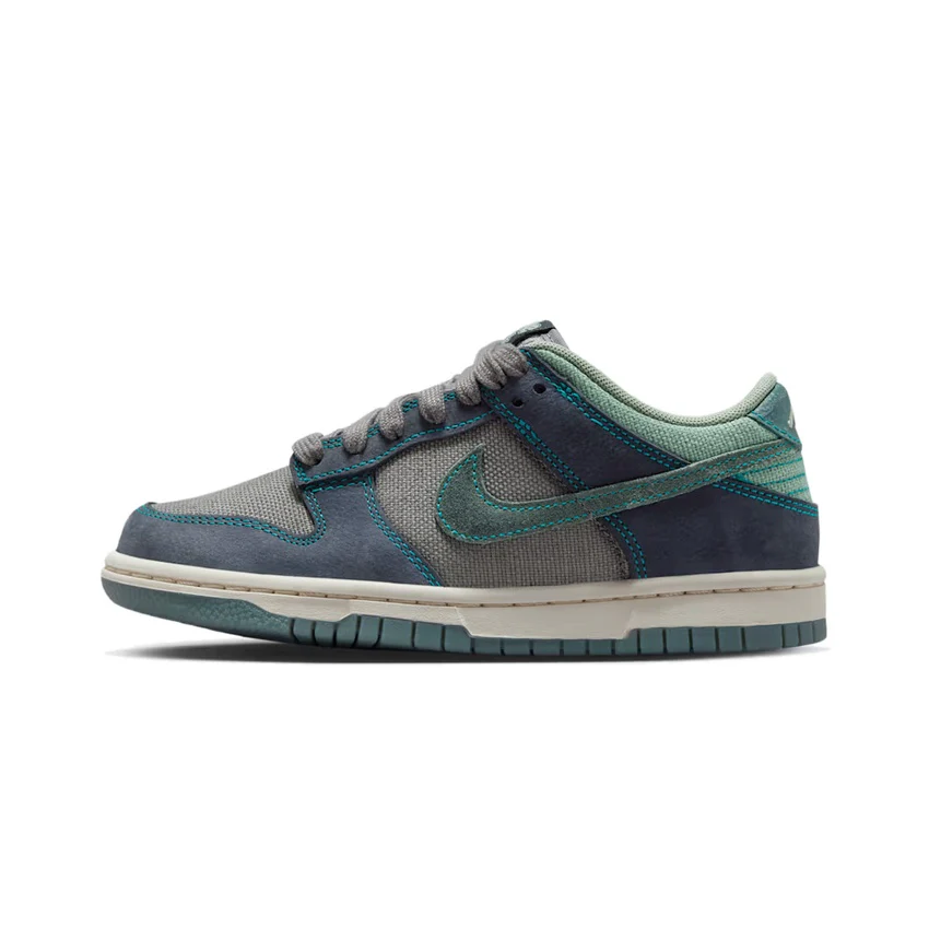 NIKE DUNK LOW LV8 1 BG NIÑOS IO9743-001 - Image 2