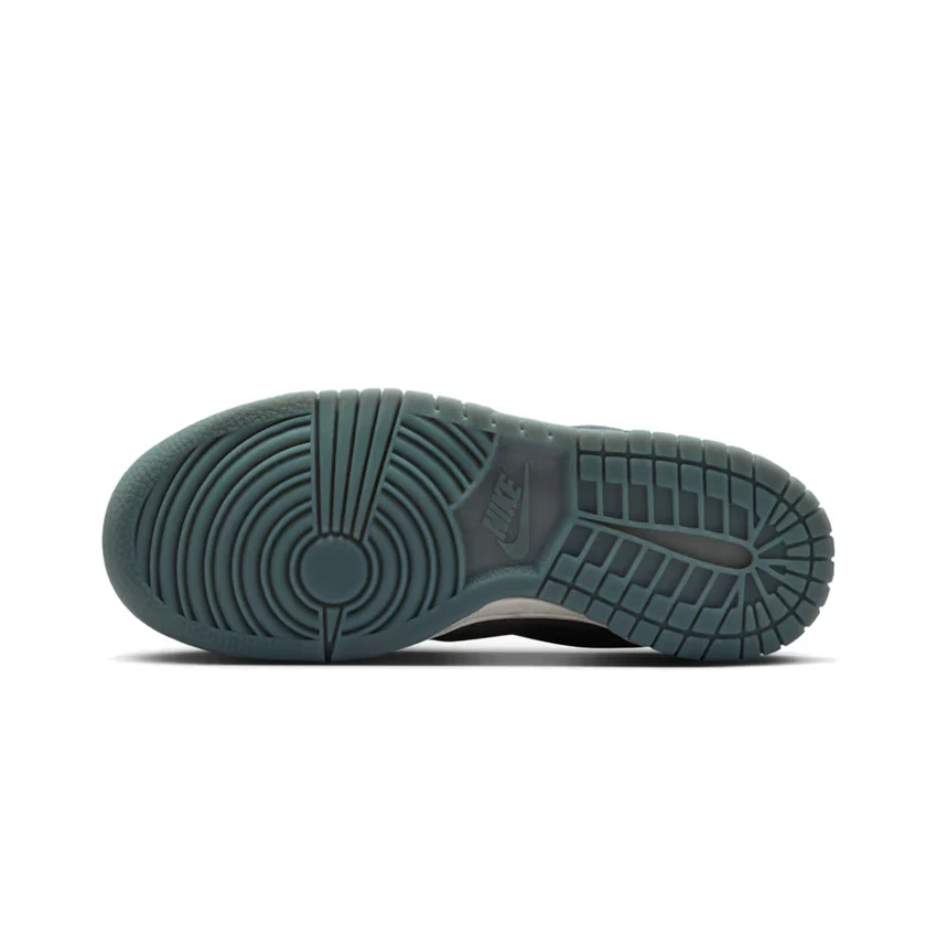 NIKE DUNK LOW LV8 1 BG NIÑOS IO9743-001 - Image 3