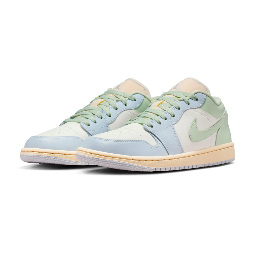 WMNS AIR JORDAN 1 LOW MUJER DC0774-108 - Image 4